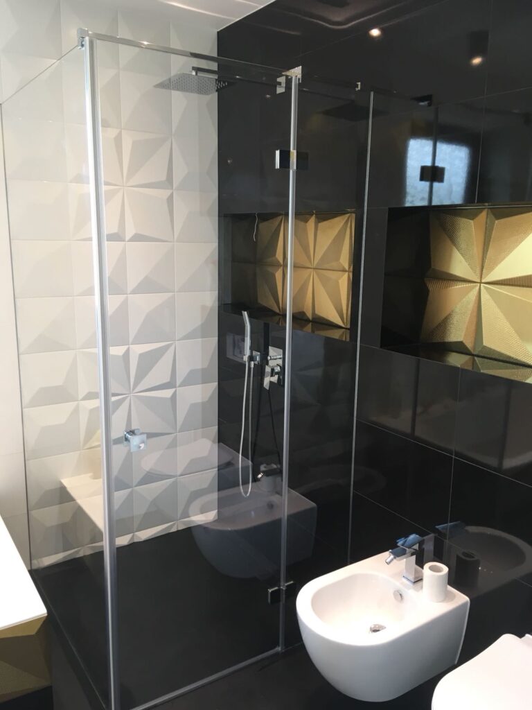 kabina prysznicowa w nowoczesnej łazience - Kraków