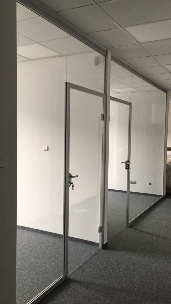 drzwi szklane w biurze - realizacja Alpha Glass